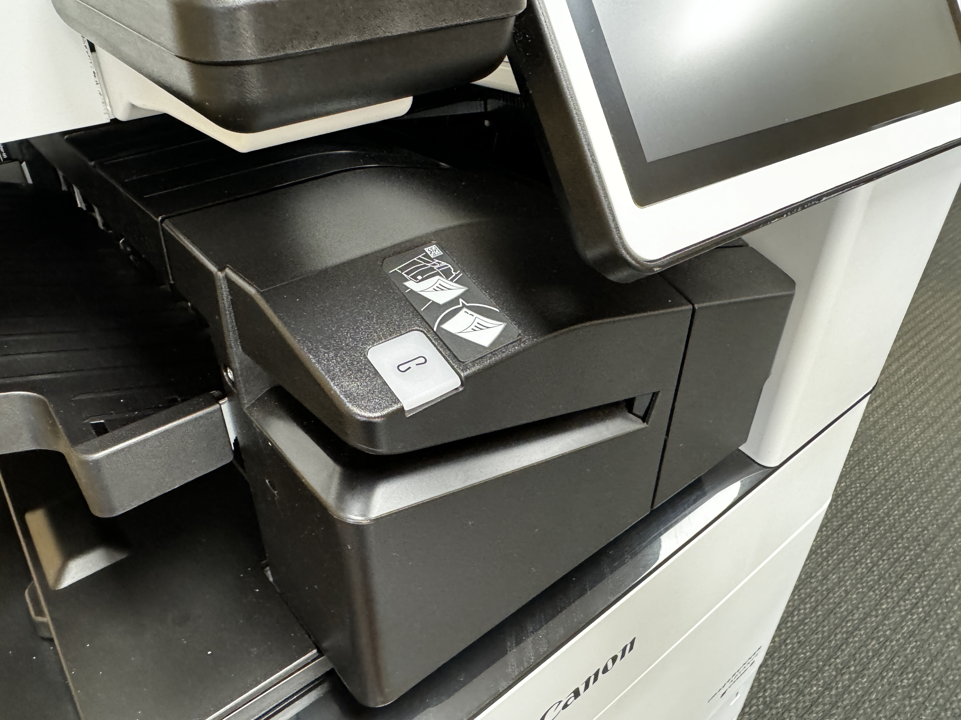 finishing unit on a canon imagerunner c5550ii