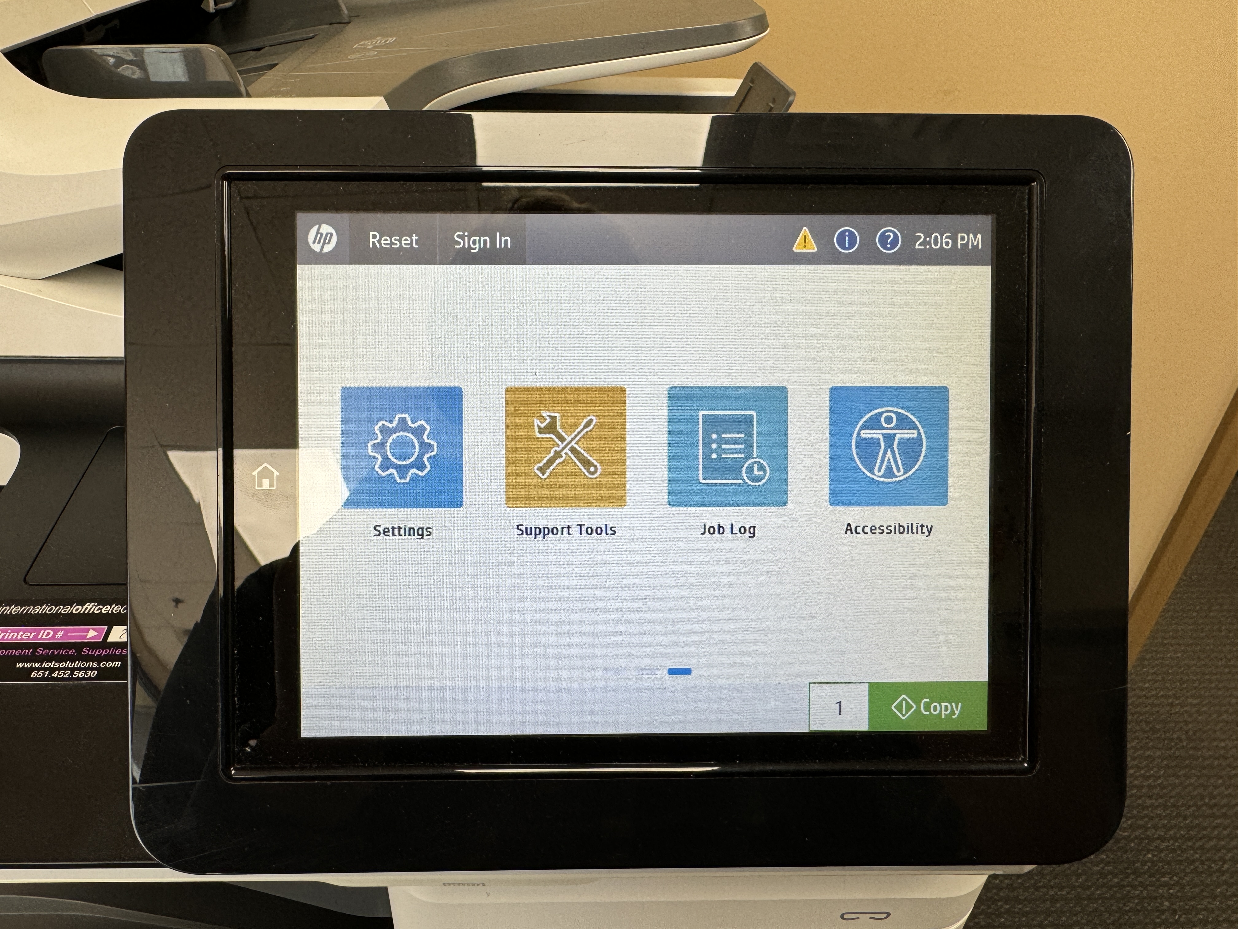 HP M682 control panel .