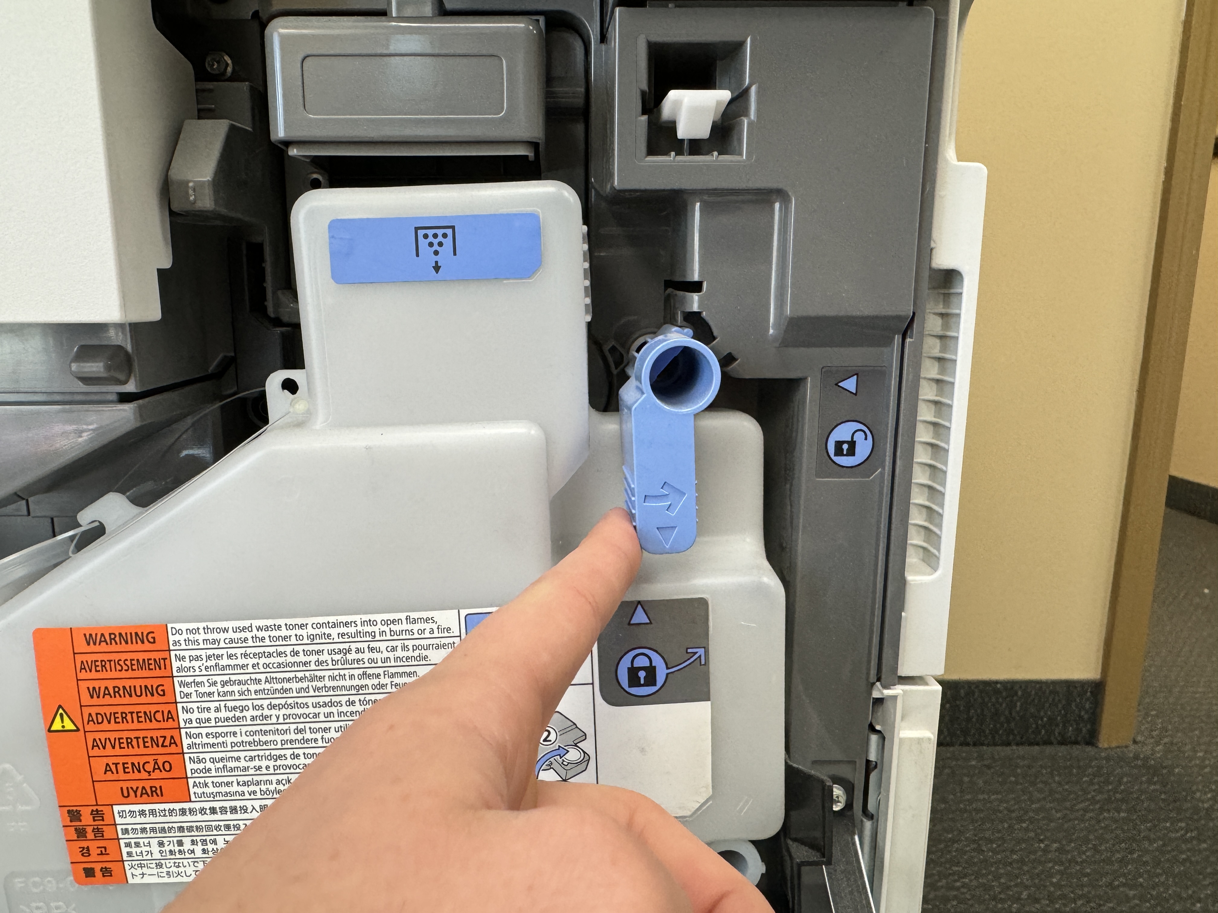 Waste toner emptying in leasing a copier printer